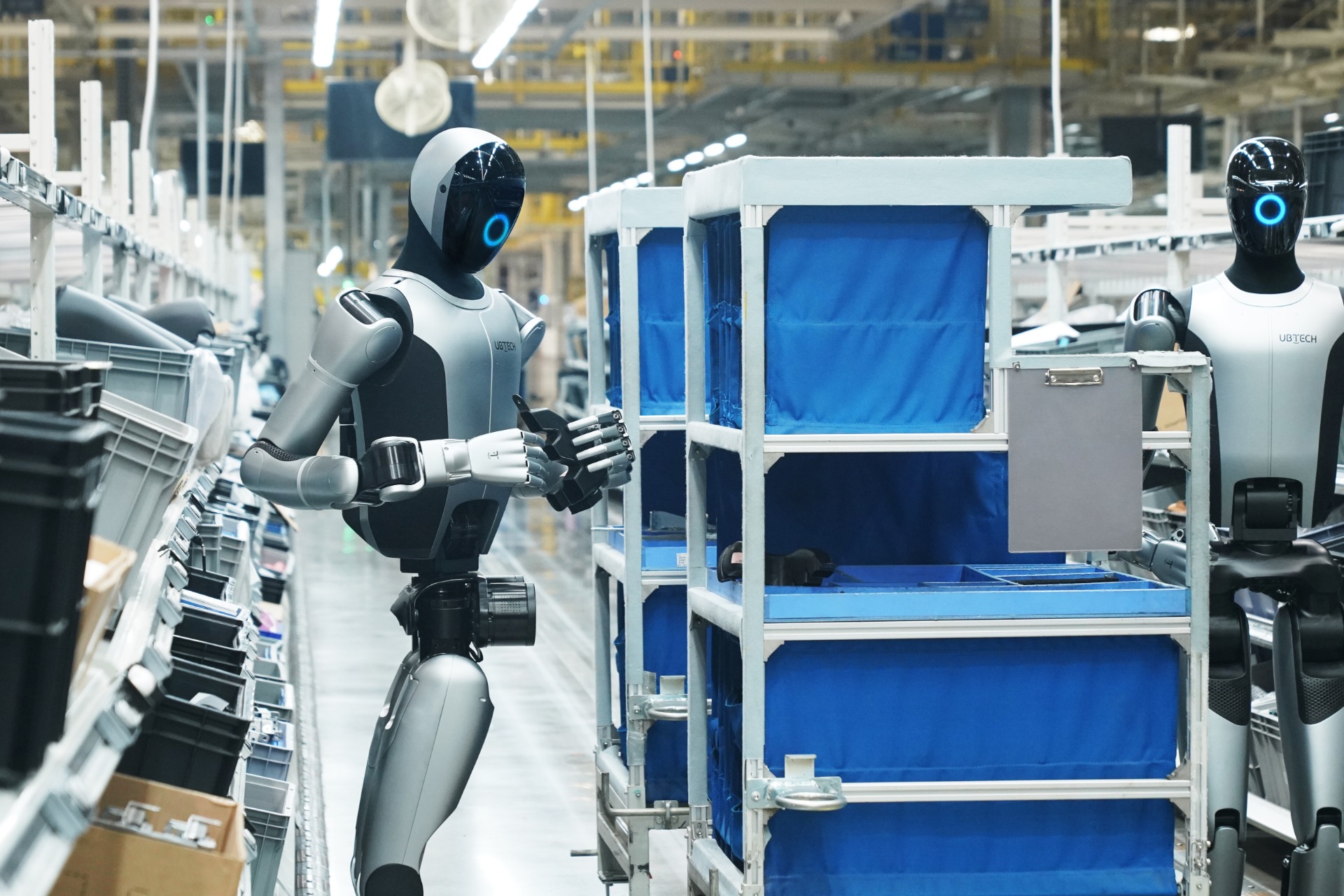 UBTECH Walker S2 coordinated with AMRs and AGVs in a smart factory — Humatrix