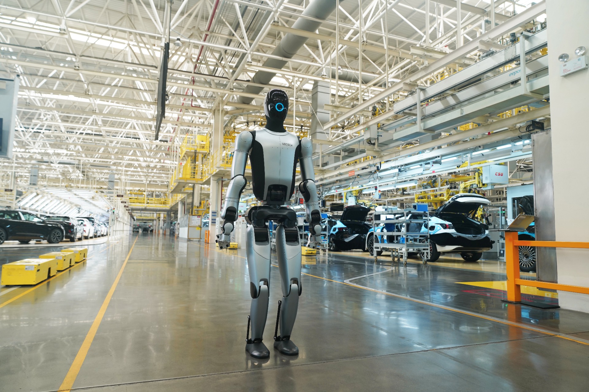 Walker S2 da UBTECH na montagem automóvel e controlo de qualidade — Humatrix